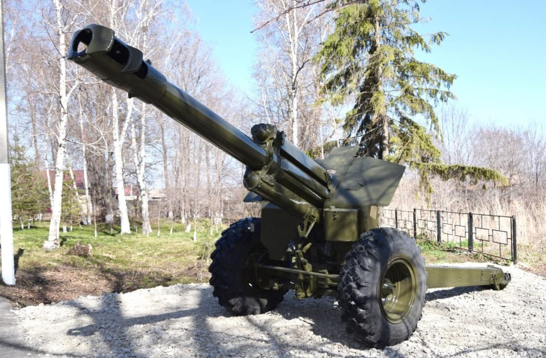 В преддверии Дня Победы в городах Кузбасса установили артиллерийские орудия