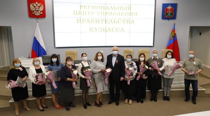 Сотрудники Красного Креста отмечены памятным адресом губернатора Кузбасса за борьбу с коронавирусом