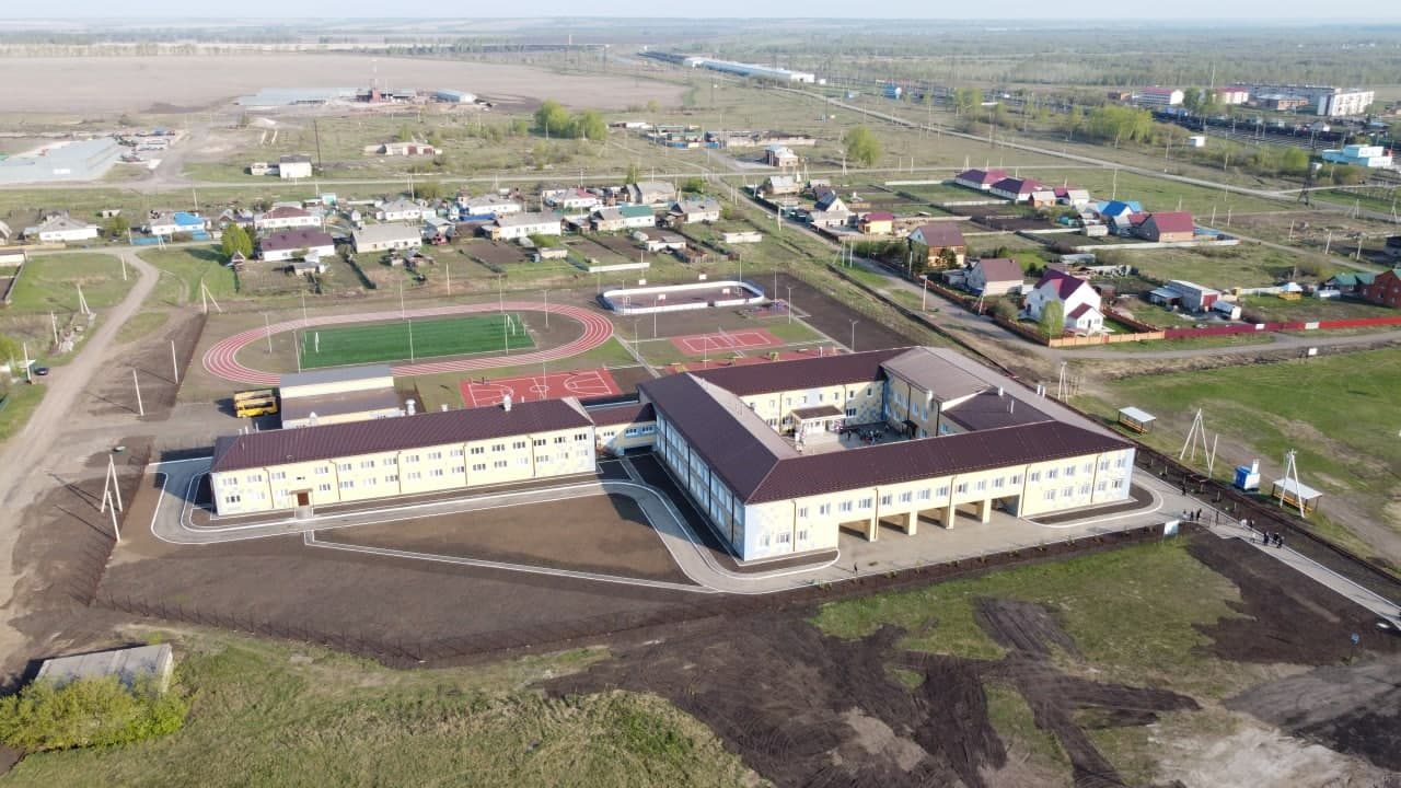 Сергей Цивилев открыл после капремонта школу в поселке Восходящий