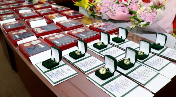 Медицинские работники Кузбасса получают награды по случаю профессионального праздника
