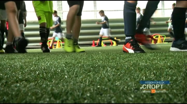 Юных спортсменов посвятили в футболисты