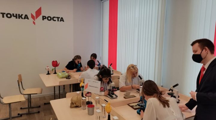 Более 50 тыс. кузбасских ребят могут заниматься в современных образовательных центрах «Точка роста»