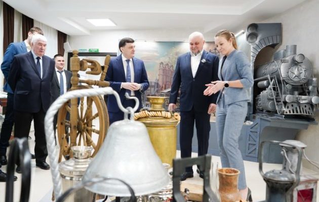Сергей Цивилев встретился с заслуженными работниками железнодорожной отрасли Кузбасса