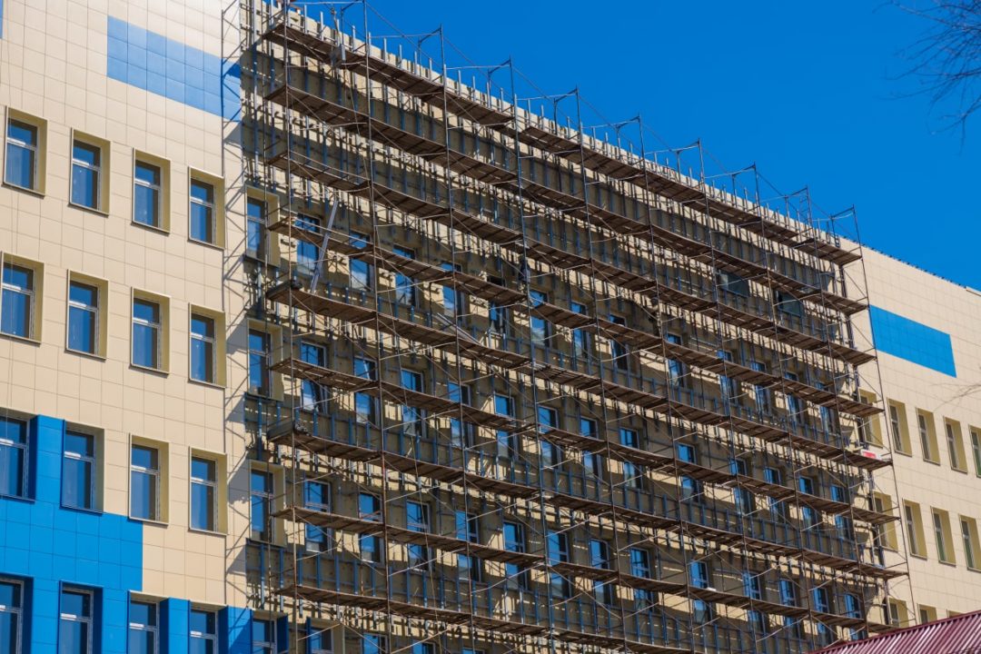 Новая многопрофильная больница в Междуреченске готова на 60 %