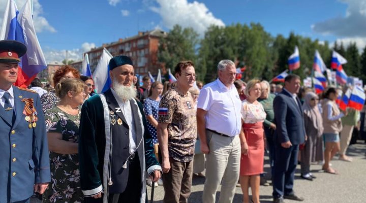 Митинг-концерт в поддержку спецоперации на Донбассе прошел в Осинниках