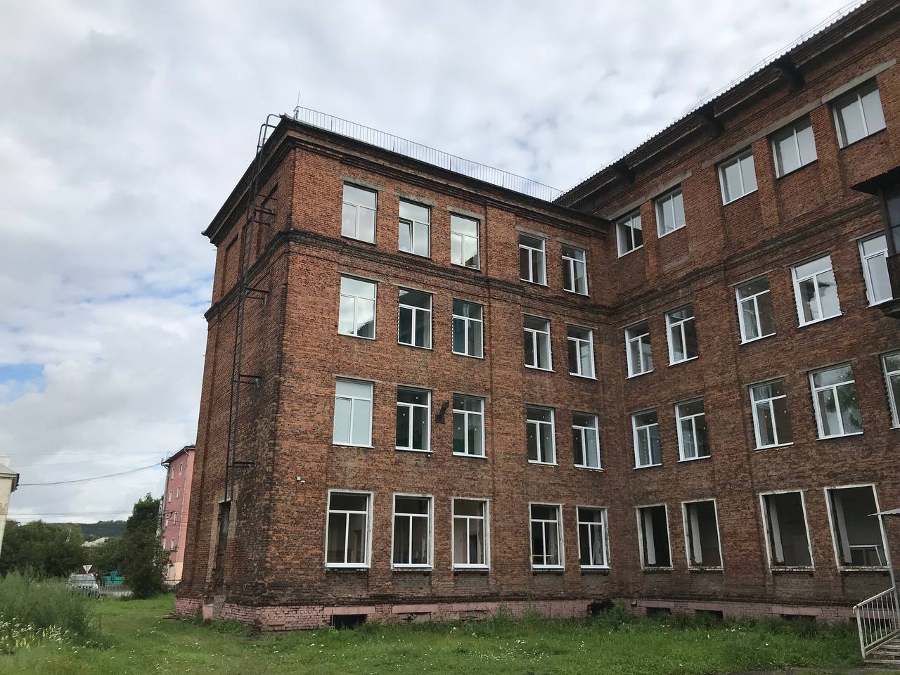 Школа на новокузнецкой. 101 Школа Новокузнецк. 69 Школа Новокузнецк. Школа 6.