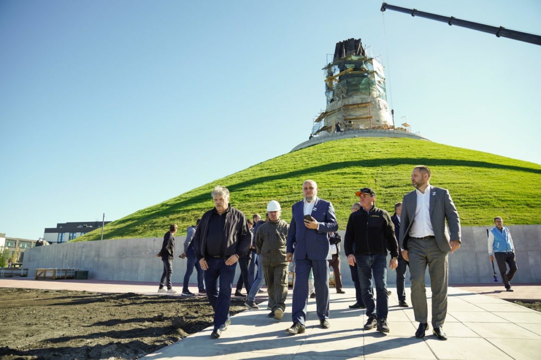 Сергей Цивилев проинспектировал ход работ по строительству мемориального комплекса Героям-сибирякам в Кемерове