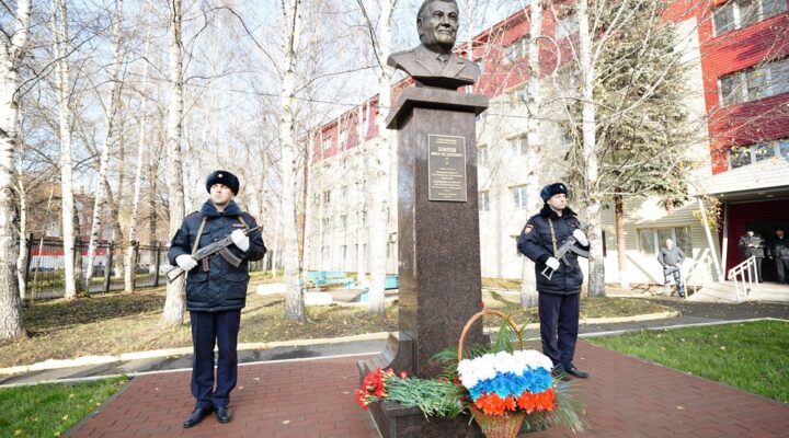 В Новокузнецке губернатор открыл памятник легендарному офицеру МВД Ивану Шилову