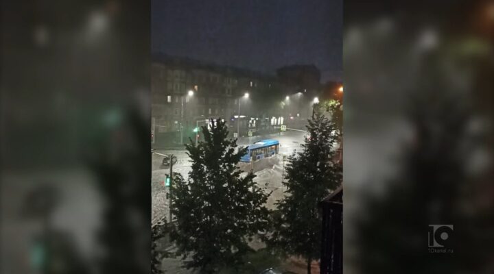 На Новокузнецк обрушилась сильная гроза с градом