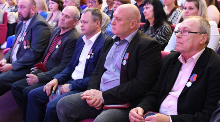 В честь профессионального праздника кузбасские металлурги отмечены областными наградами