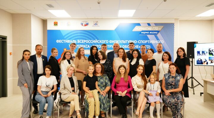 Губернатор Сергей Цивилев наградил победителей конкурса блогеров «По следам динозавров»