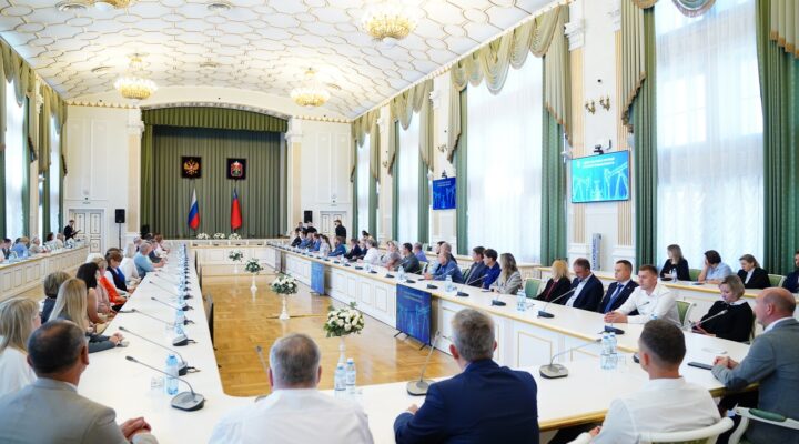 В преддверии профессионального праздника в Кузбассе наградили работников нефтегазовой отрасли