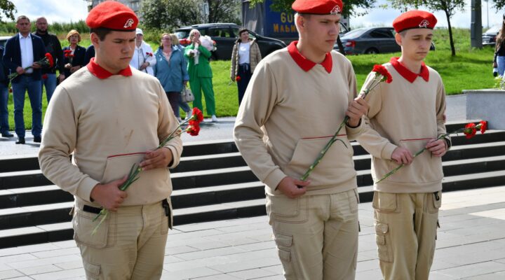 Юнармейцы Горловки почтили память Ольги Качуры в Новокузнецке