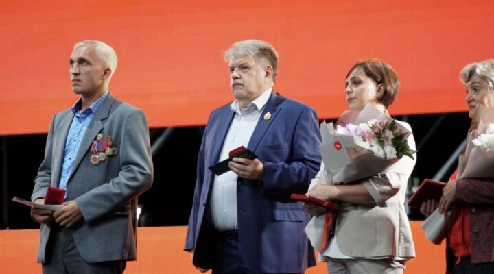 Губернатор Кузбасса поздравил лучших строителей региона с предстоящим профессиональным праздником