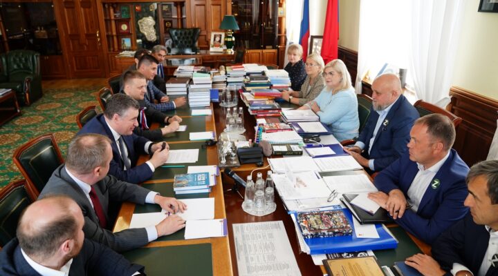 Сергей Цивилев провел рабочую встречу с лидером ЛДПР Леонидом Слуцким