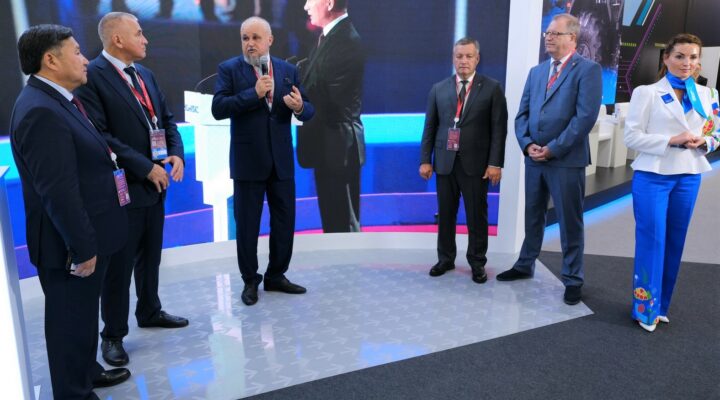 Сергей Цивилев открыл стенд “Большая Сибирь” на Восточном экономическом форуме