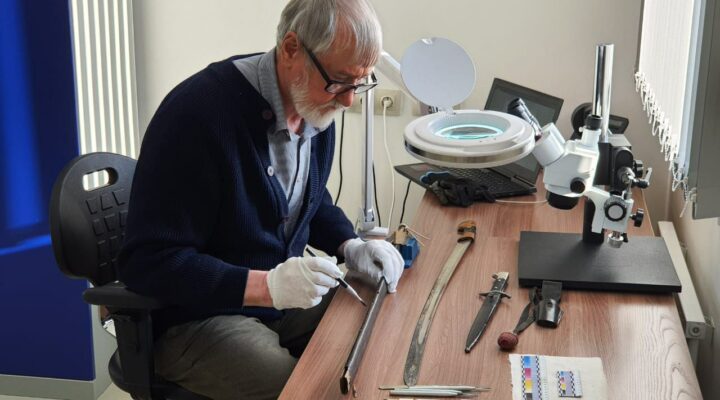 В Фондохранилище государственных музеев Кузбасса приступили к реставрации уникальных экспонатов