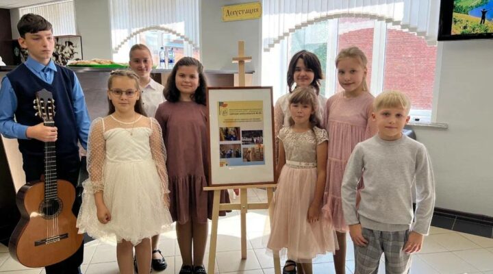 Избирателей в Новокузнецке встретили с музыкой