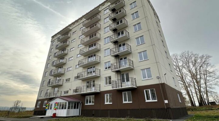 Жители Новокузнецкого и Чебулинского округов получили ключи от новых квартир