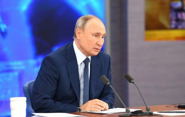 Президент России наградил медалями кузбасских железнодорожников