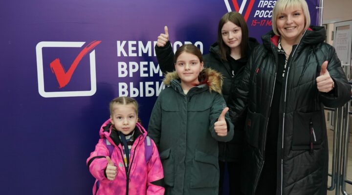 Многодетные кемеровчане приходят на выборы вместе с детьми