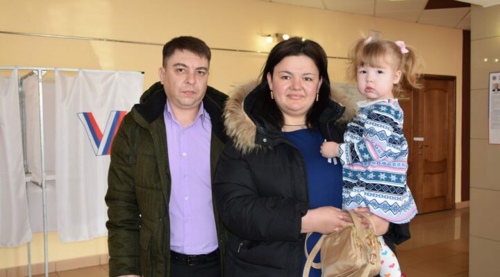 Участник спецоперации из Гурьевского округа пришёл на выборы с семьёй