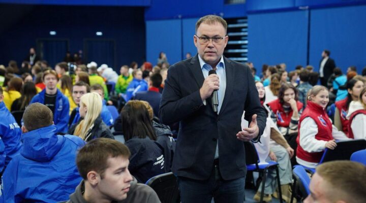 Илья Середюк поздравил кузбасских студентов с наступающим праздником