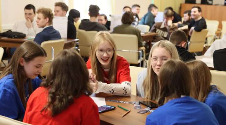 В Кузбассе проходит флешмоб «Улыбка Гагарина»
