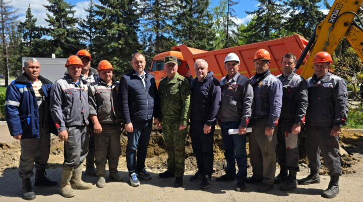 Губернатор Илья Середюк вручил награды коммунальщикам Кузбасса, работающим на восстановлении Горловки