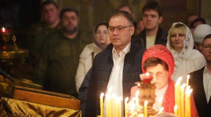 Губернатор Кузбасса принял участие в пасхальном богослужении в Знаменском кафедральном соборе