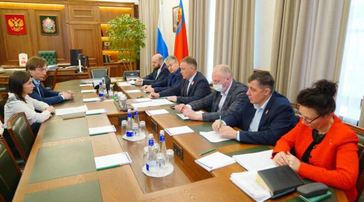Губернатор Кузбасса провел рабочую встречу с руководством компании «Чистый город Кемерово»