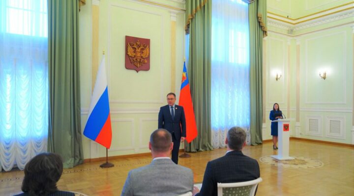 Губернатор Илья Середюк вручил федеральные и областные награды заслуженным кузбассовцам