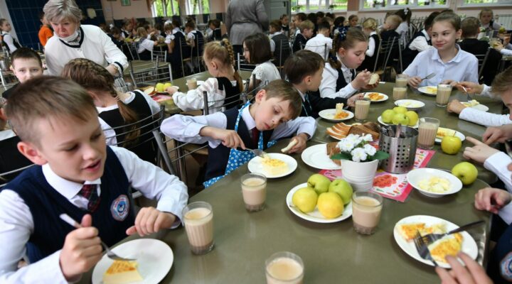 Питание в социальных учреждениях региона более чем на 90% состоит из продуктов кузбасского производства