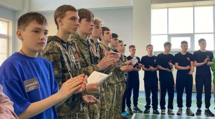 В Анжеро-Судженске прошла военно-спортивная игра «Боец», посвящённая 80-летию Победы