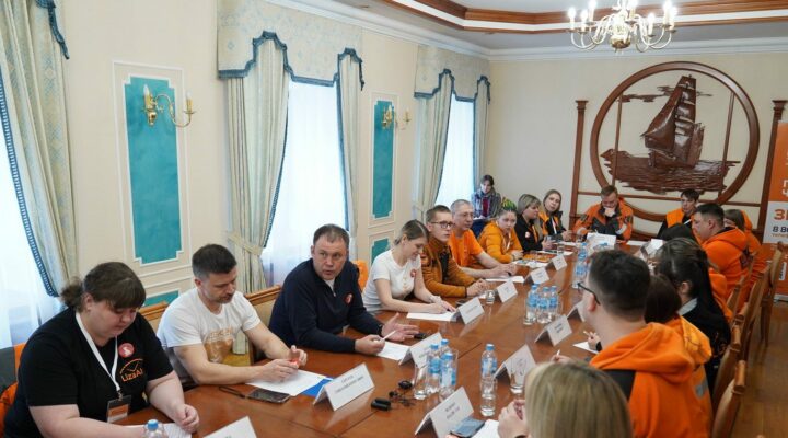 Губернатор Кузбасса встретился с курсантами поисково-спасательного отряда «ЛизаАлерт»