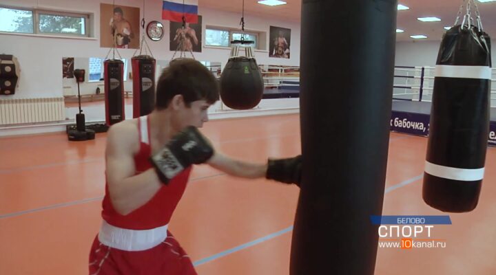 С первенства Европы по боксу – с серебряной медалью