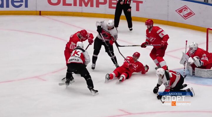 Первый матч в межсезонье провели хоккеисты «Металлурга»