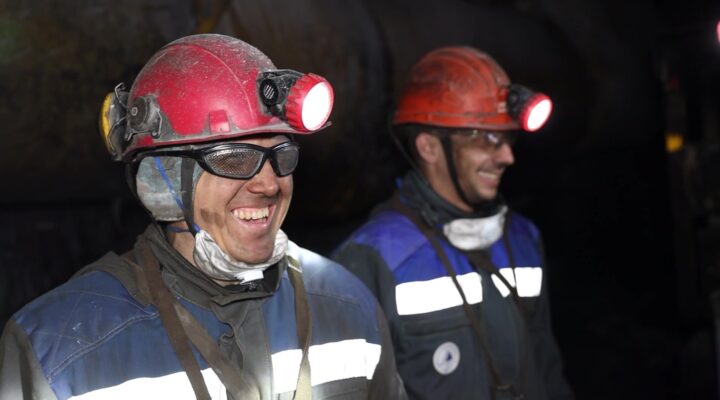 Парад шахтёров и авиашоу «Стрижей» – в прямом эфире!