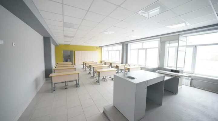 Школу имени кузбасского космонавта в Мысках сдадут после ремонта к январю