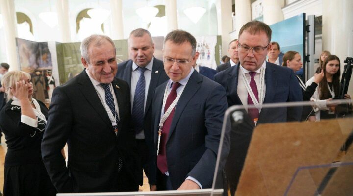 Губернатор Кузбасса и помощник президента РФ приняли участие во Всероссийском военно-историческом форуме в Новокузнецке