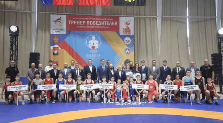 В Кемерове проходит Второй Всероссийский турнир по вольной борьбе «Тренер победителей» 