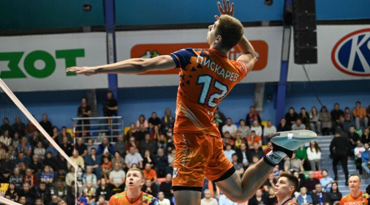 Волейбольный «Кузбасс» проиграл в сибирском дерби «Локомотиву»