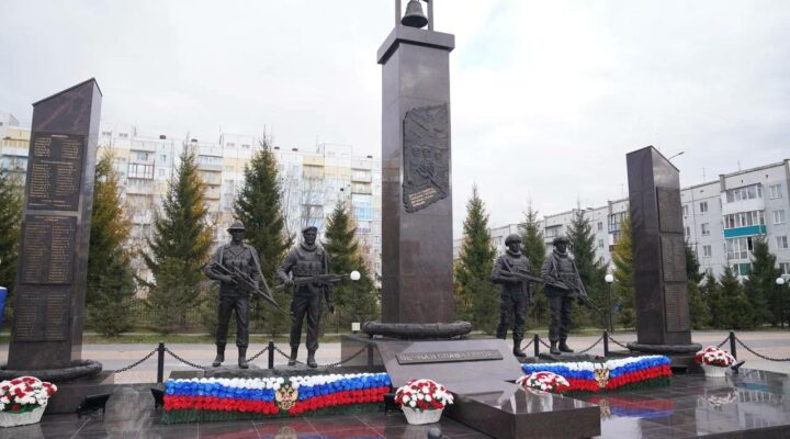 В Белове открыли скульптуру «Вечная слава Героям» В Белове открыли скульптуру «Вечная слава Героям»