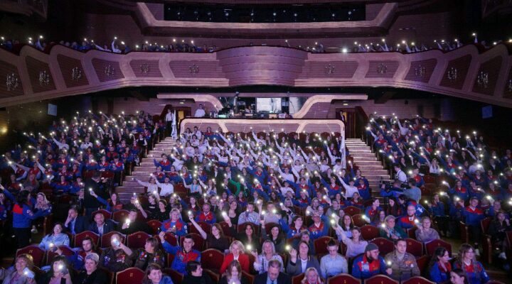 Знамя губернатора Кузбасса получил студотряд «Атлант» из КемГМУ