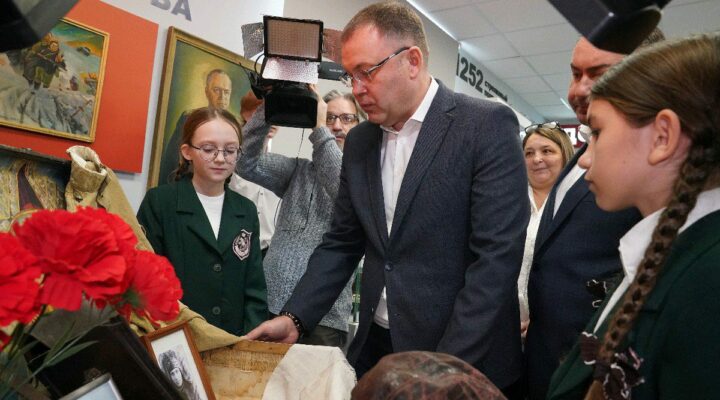 Илья Середюк посетил школьную «Ярмарку возможностей» в Ленинске-Кузнецком