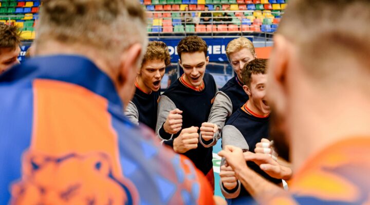 Волейбольный «Кузбасс» встретится на домашней площадке с «Новой»