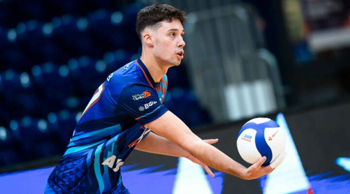 Волейбольный «Кузбасс-2» не смог одержать третью победу подряд на своей площадке